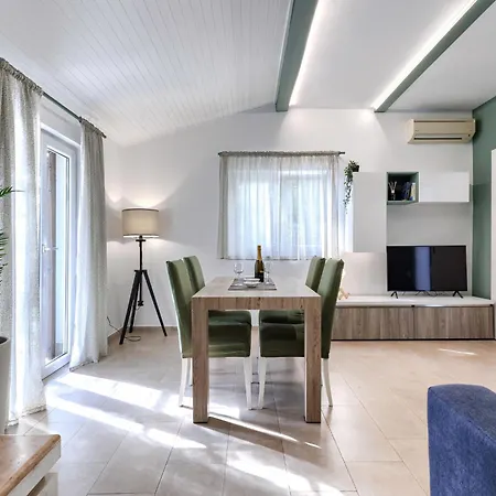 Tonka By Interhome * Rabac
